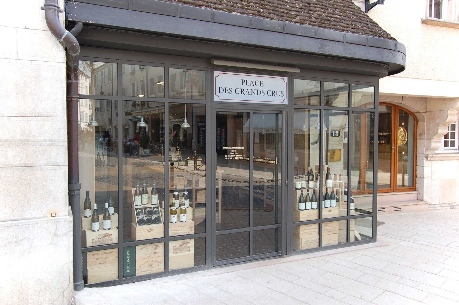 Façade de la boutique Place des Grands Crus